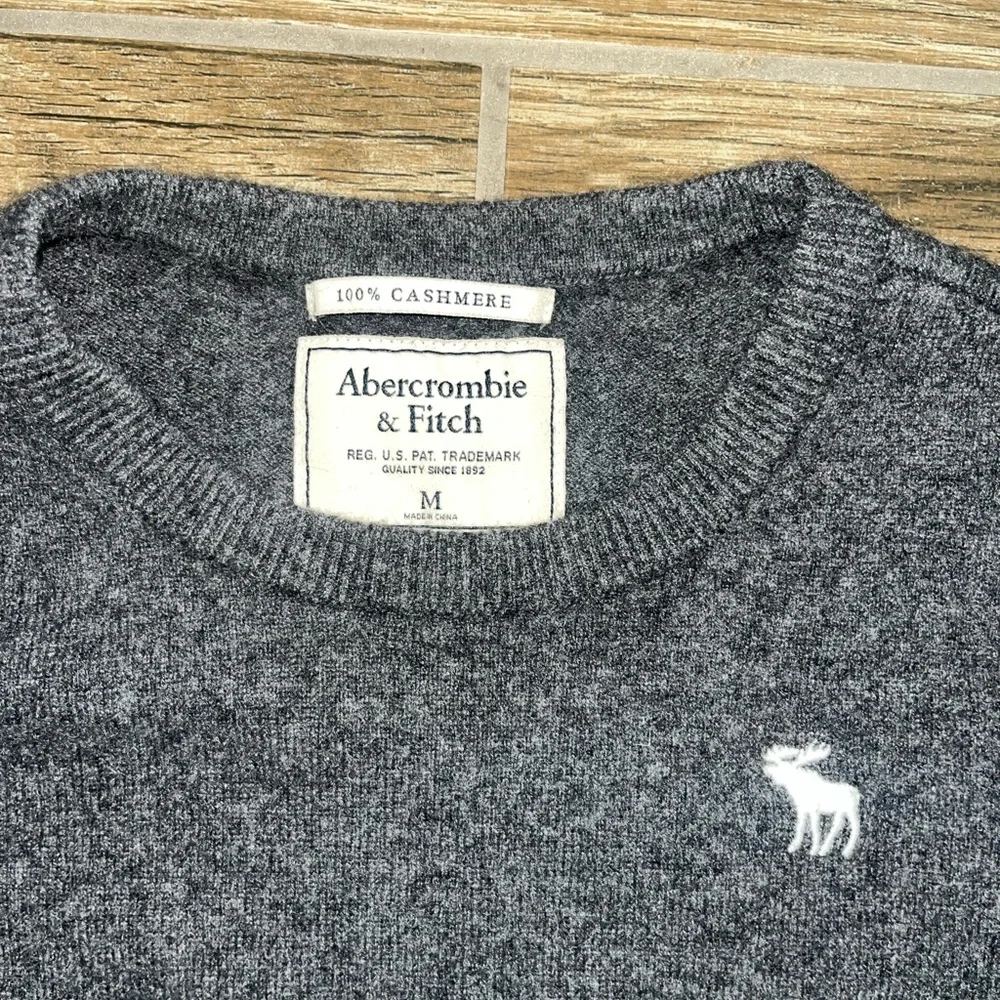 Abercrombie & Fitch 100% Cashmere Grey Sweater - Picture 2 of 3